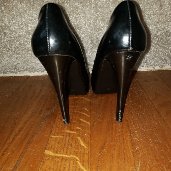 Guess black patent leather peep toe heels - Picture 2 of 2